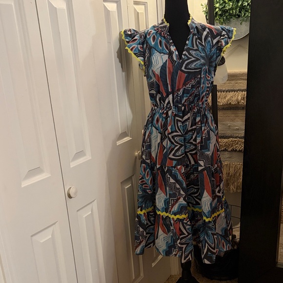 Stellah Dresses & Skirts - Stellah Multicolor Geometric Midi Dress